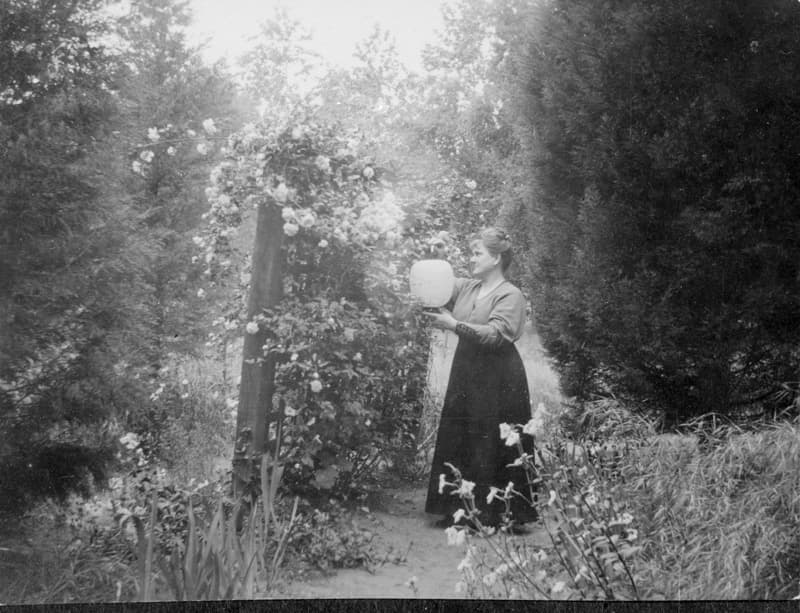 1915 photograph of Olive Percival