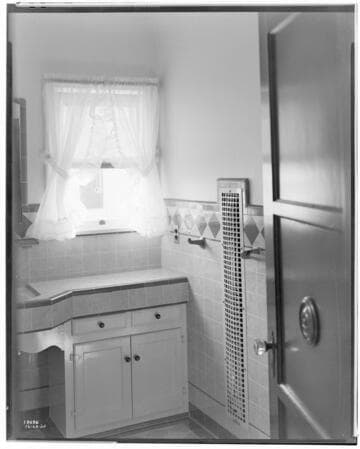 H2.4 - Home Bath - Huntington Park Electric Home