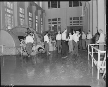 Tour group on the generator floor of Powerhouse #1
