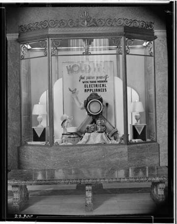 "Hold It" window - 5th Street entrance