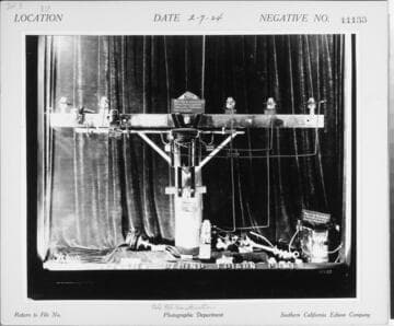 D2.3 - Displays, Window - Third Street, window