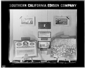 D2.3 - Displays, Window - 3rd Street window