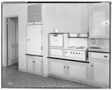 H2.3 - Home Kitchen - Electric Home of Mrs. Preston