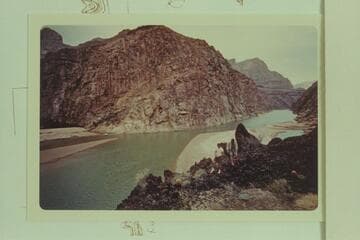 Mouth of Spencer Creek at top left and view down Lake Mead from top of lava cap