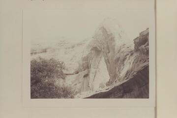 Gothic or Broken Bow Arch, Willow Creek