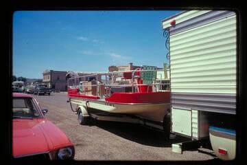 Deck boat; Green River