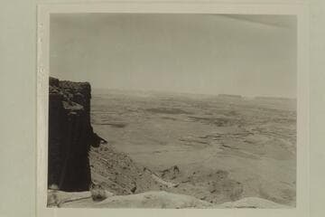 West into the upper end of Glen Canyon? from north of Monticello