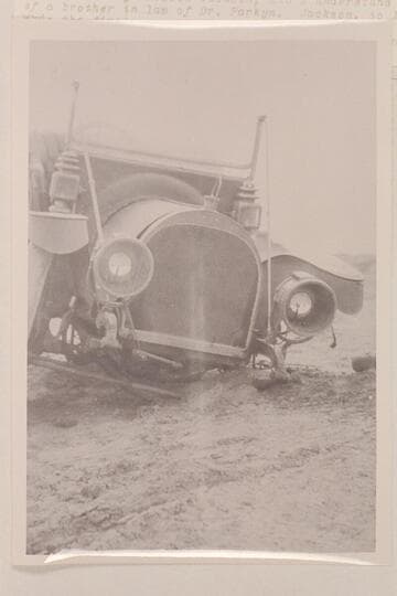 First car from Flagstaff to Lees Ferry.  A Kissel.  Broke down and a wheel came off.  From Spencer collection, p.70