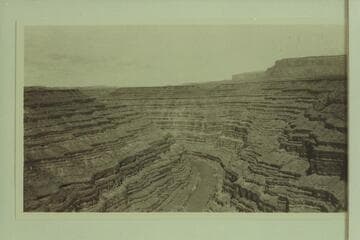 Remarkable stratification in Canyon of San Juan
