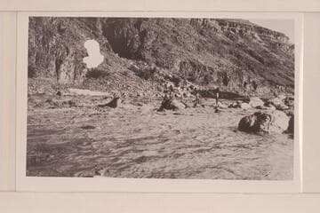 Salvage efforts on the wreck of the "Powell"