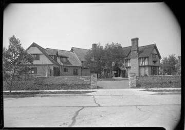 Hunt, Dr. and Mrs. Verne C., residence