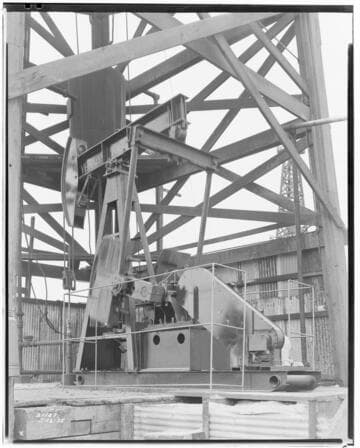 Electric Oil Pump at well in Long Beach