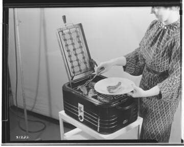 Westinghouse "automeal" with chop broiling