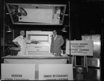 Commercial display kitchen in a classroom (Hotpoint) with 2 variants