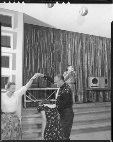 Square dancing club with 8 variants