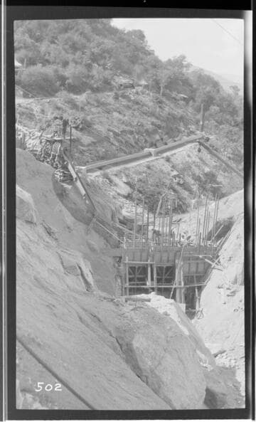 A construction crew working on the reservoir gates at Kaweah #3 Hydro Plant