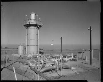 Small refinery station