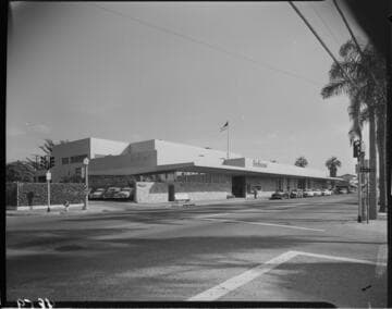 Buffum's department store with Cliffton's Cafeteria at the end