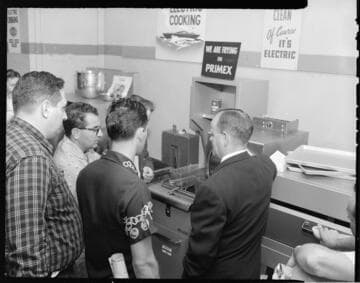 Electric cooking demonstration