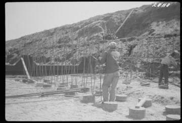Long Beach Steam Station - Discharge Conduit - Placing invert reinforcing steel