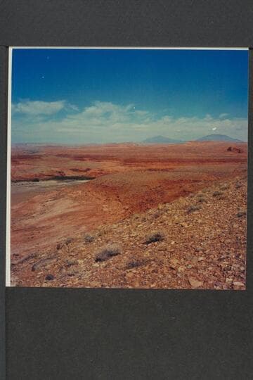 Dugway at left bank at Halls Crossing