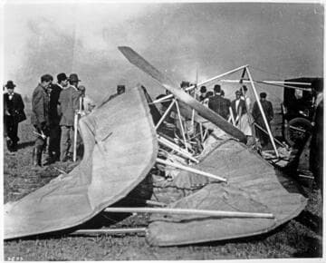 Hoxsey’s smash-up, Dominguez Field, 1910