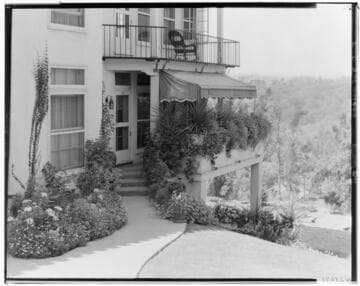Vista Del Arroyo Hotel bungalow, 125 South Grand, Pasadena. 1926